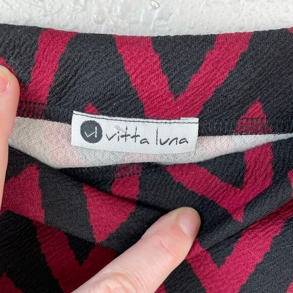EUC Vitta Luna Womens Black and Red Chevron Pattern Midi Skirt Size M - Picture 4 of 4